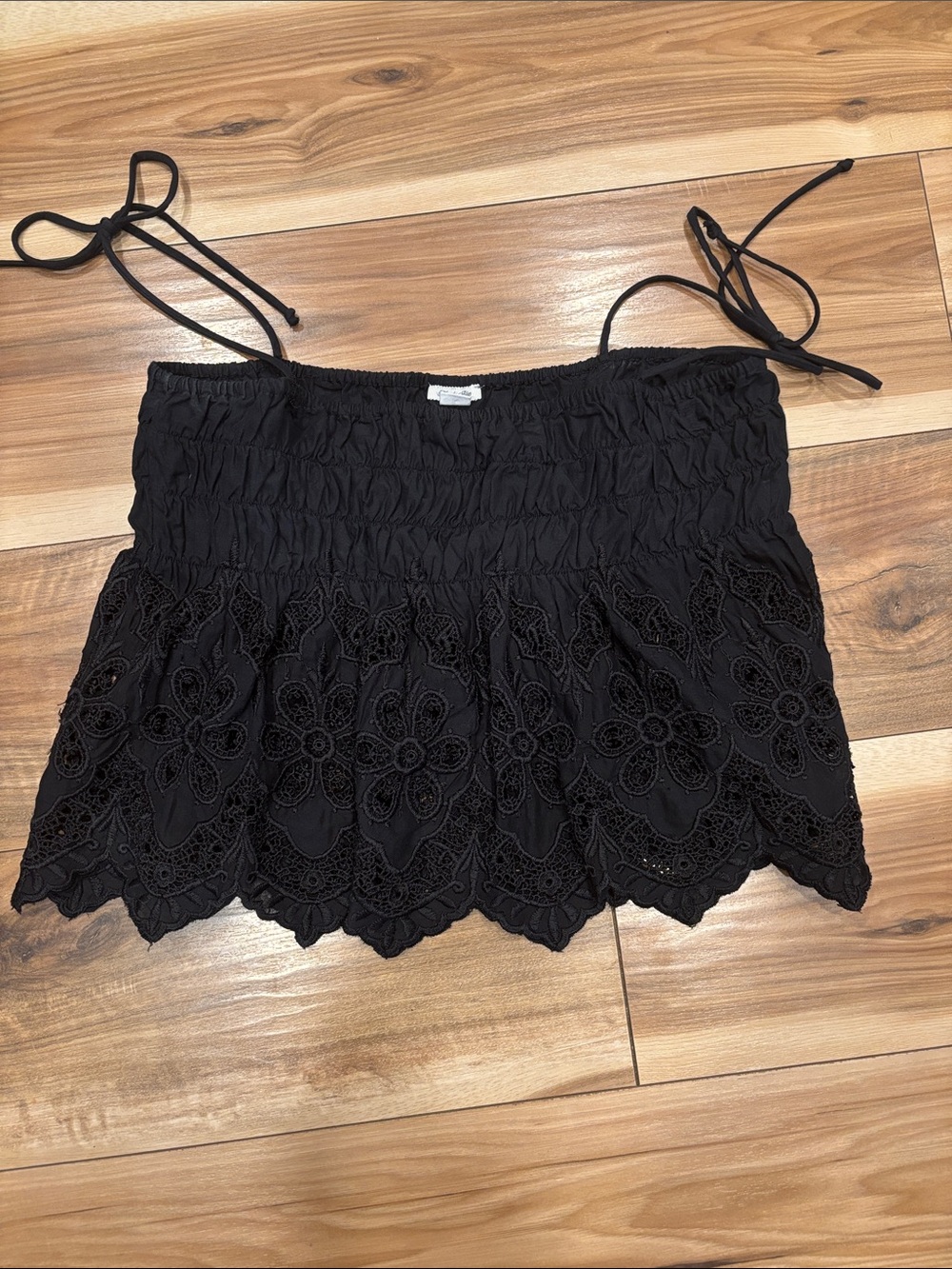 Kimchi Blue Black Smocked Eyelet Floral Tie-Strap Camisole